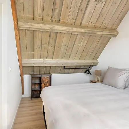 Holiday home Coastal Bries *