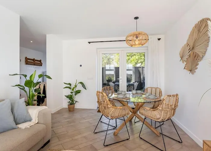 Coastal Bries Tatil Evi *